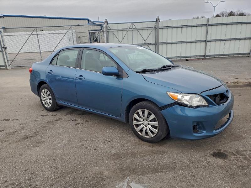 5YFBU4EE3DP212136 - 2013 TOYOTA COROLLA BASE BLUE photo 4