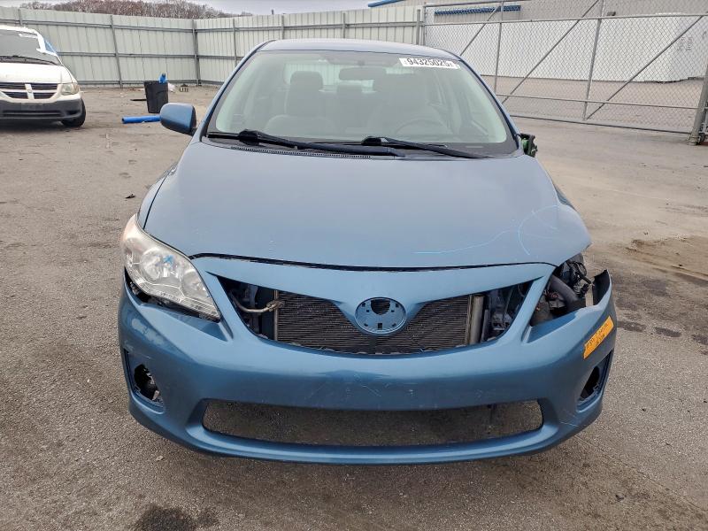 5YFBU4EE3DP212136 - 2013 TOYOTA COROLLA BASE BLUE photo 5