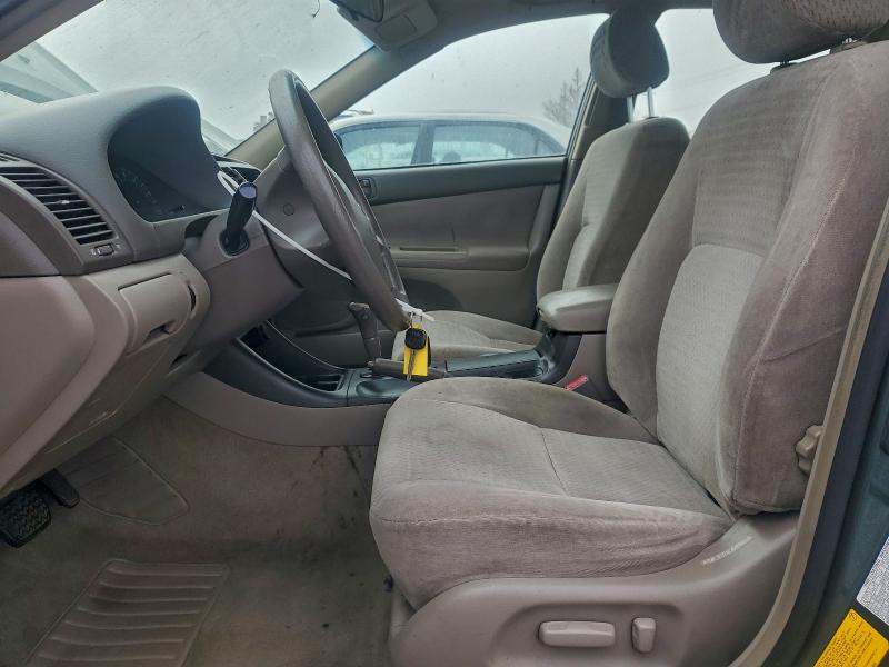 JTDBE30K420099583 - 2002 TOYOTA CAMRY LE GREEN photo 7