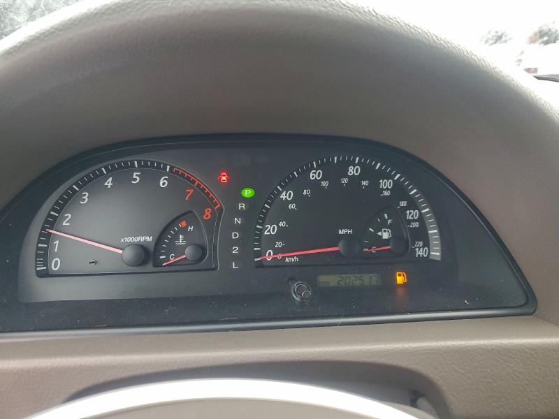 JTDBE30K420099583 - 2002 TOYOTA CAMRY LE GREEN photo 9