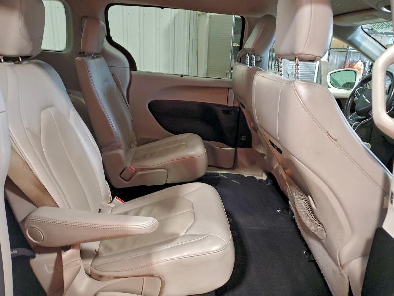 2C4RC1BG9JR320925 - 2018 CHRYSLER PACIFICA TOURING L WHITE photo 11