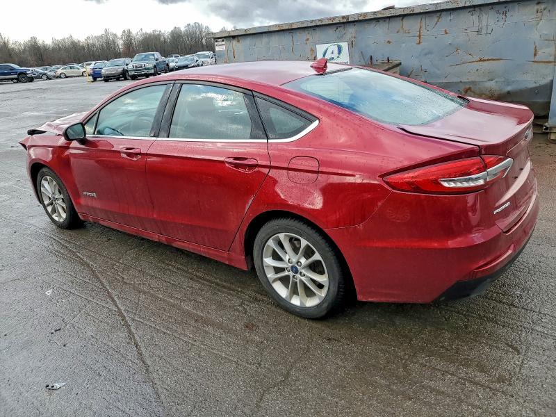 3FA6P0LU3KR100543 - 2019 FORD FUSION SE 红色 照片 2