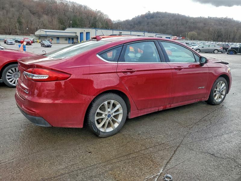 3FA6P0LU3KR100543 - 2019 FORD FUSION SE 红色 照片 3