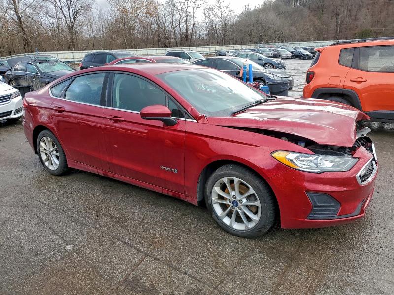 3FA6P0LU3KR100543 - 2019 FORD FUSION SE 红色 照片 4