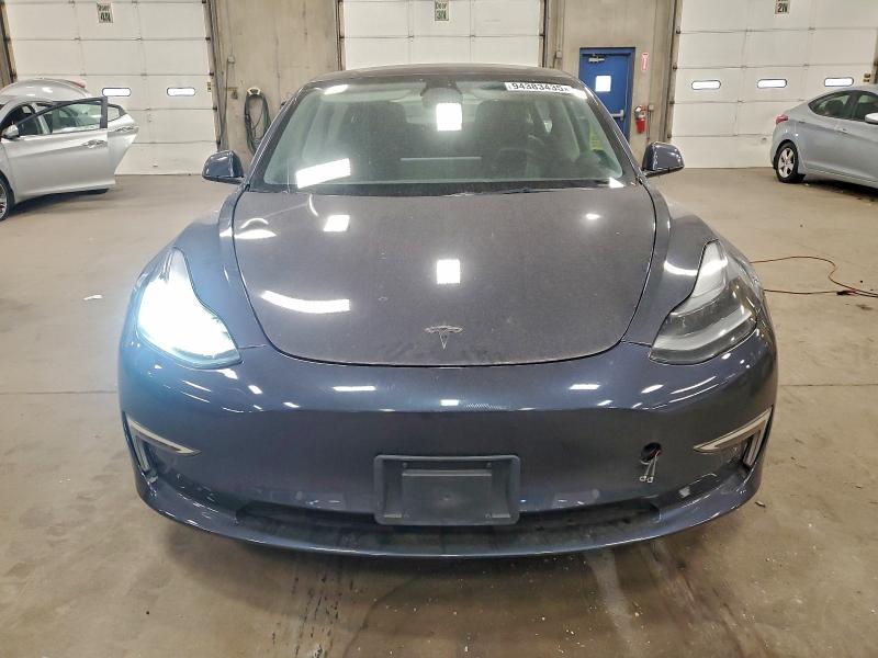 5YJ3E1EB7NF185946 - 2022 TESLA MODEL 3 رمادي صورة 5
