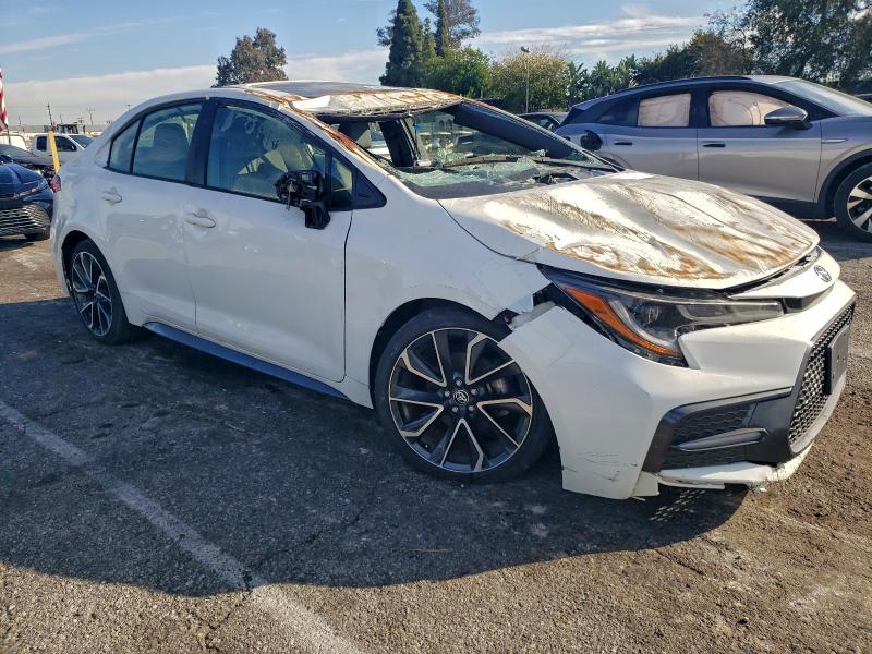 JTDM4MCE6NJ096299 - 2022 TOYOTA COROLLA SE 白色 照片 4