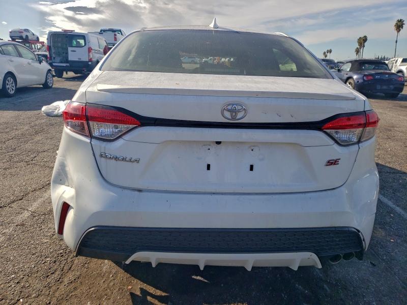 JTDM4MCE6NJ096299 - 2022 TOYOTA COROLLA SE 白色 照片 6