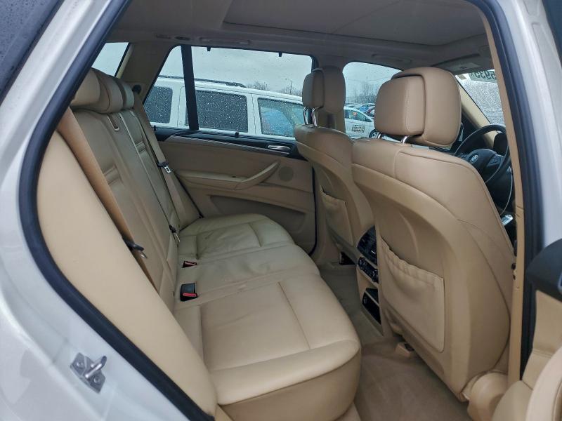 5UXZW0C53CL668258 - 2012 BMW X5 XDRIVE35D 白色 照片 11