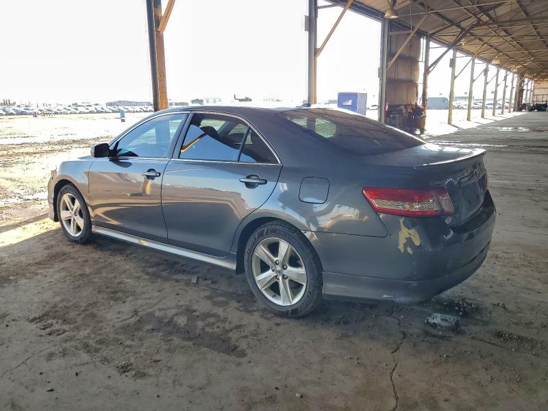 4T1BF3EK4BU756036 - 2011 TOYOTA CAMRY BASE GRAY photo 2