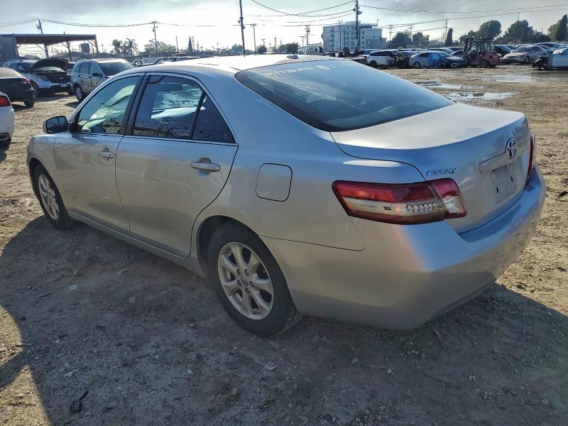 4T1BF3EK0BU621992 - 2011 TOYOTA CAMRY BASE SILVER photo 2