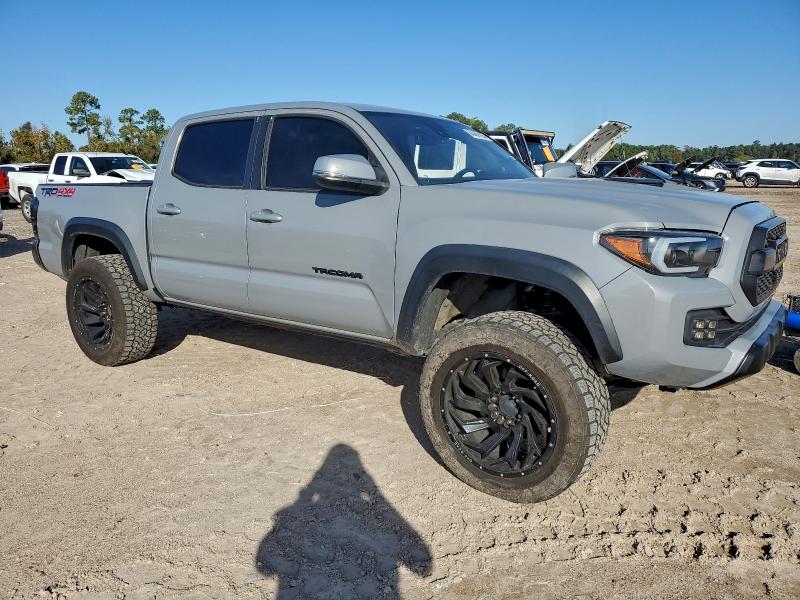 3TMCZ5AN4LM338206 - 2020 TOYOTA TACOMA DOUBLE CAB GRAY photo 4