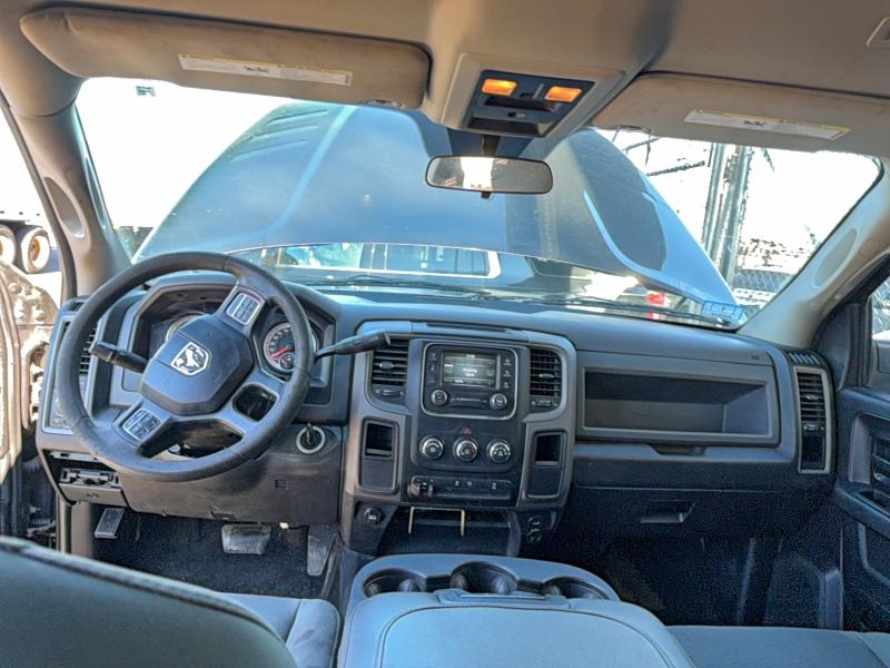 3C6UR5HJ3JG121157 - 2018 RAM 2500 ST Сұр фото 9