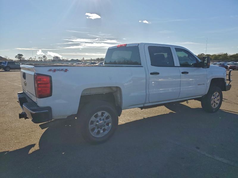 1GC1KUEG3FF547572 - 2015 CHEVROLET SILVERADO K2500 HEAVY DUTY WHITE photo 3