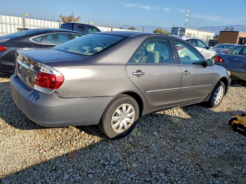 4T1BE32KX5U503458 - 2005 TOYOTA CAMRY LE GRAY photo 3