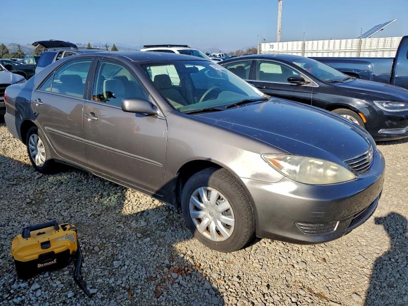 4T1BE32KX5U503458 - 2005 TOYOTA CAMRY LE GRAY photo 4