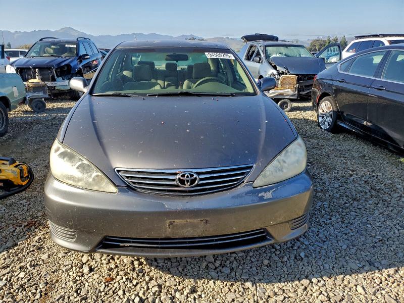4T1BE32KX5U503458 - 2005 TOYOTA CAMRY LE GRAY photo 5