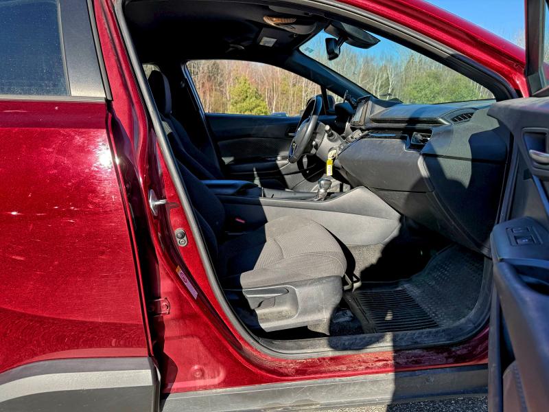 NMTKHMBX7JR037658 - 2018 TOYOTA C-HR XLE Rot Foto 5