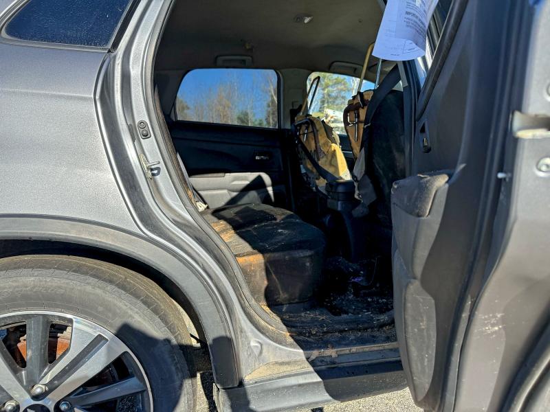 JA4AR3AUXLU026786 - 2020 MITSUBISHI OUTLANDER ES GRAY photo 6