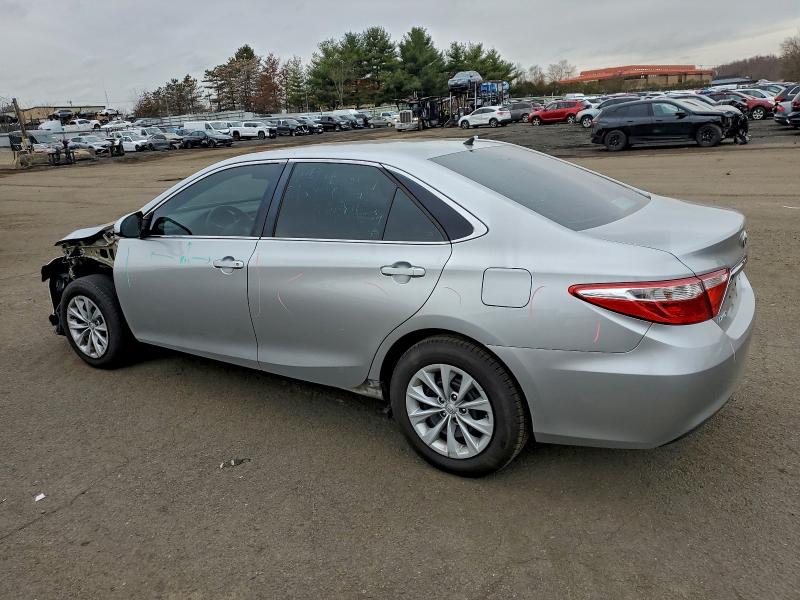 4T4BF1FK5FR509011 - 2015 TOYOTA CAMRY LE 银色 照片 2