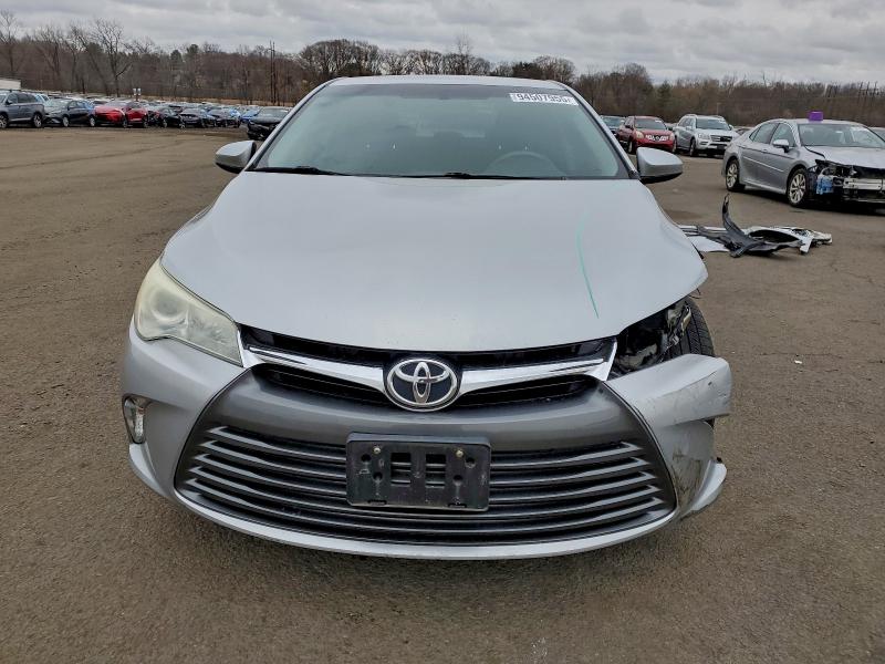 4T4BF1FK5FR509011 - 2015 TOYOTA CAMRY LE 银色 照片 5