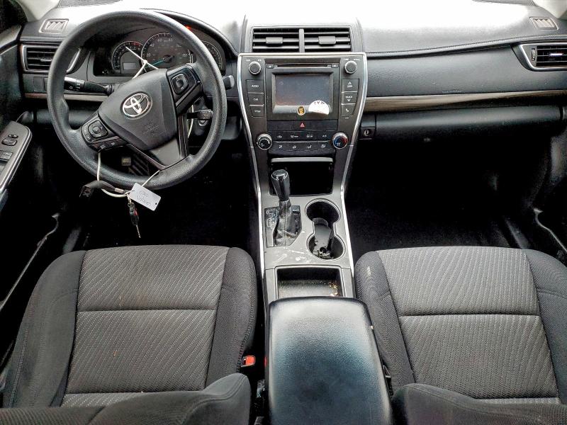 4T4BF1FK5FR509011 - 2015 TOYOTA CAMRY LE 银色 照片 8