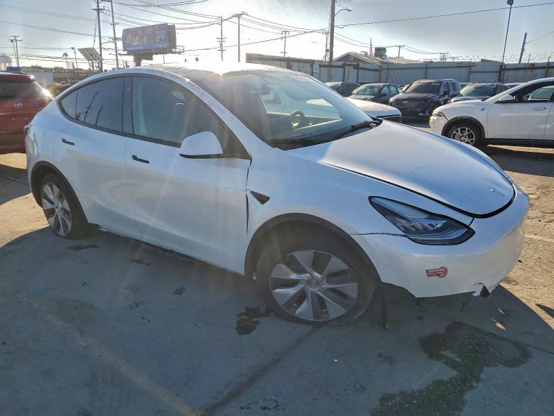 7SAYGDEE0PA093981 - 2023 TESLA MODEL Y WHITE photo 4