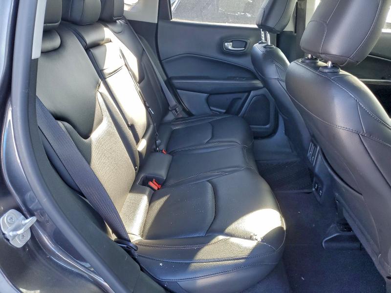 3C4NJDCB9JT212097 - 2018 JEEP COMPASS LIMITED ნაცრისფერი ფოტო 11