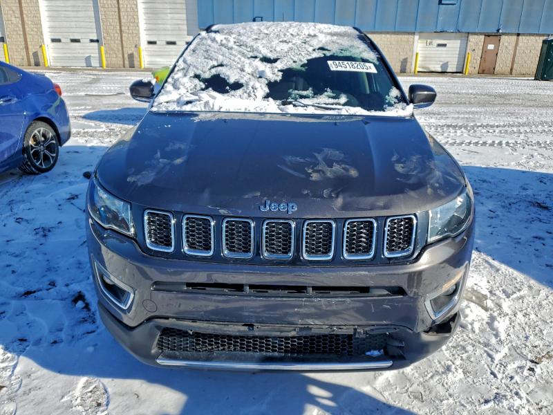 3C4NJDCB9JT212097 - 2018 JEEP COMPASS LIMITED ნაცრისფერი ფოტო 5