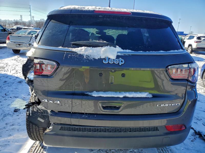 3C4NJDCB9JT212097 - 2018 JEEP COMPASS LIMITED ნაცრისფერი ფოტო 6