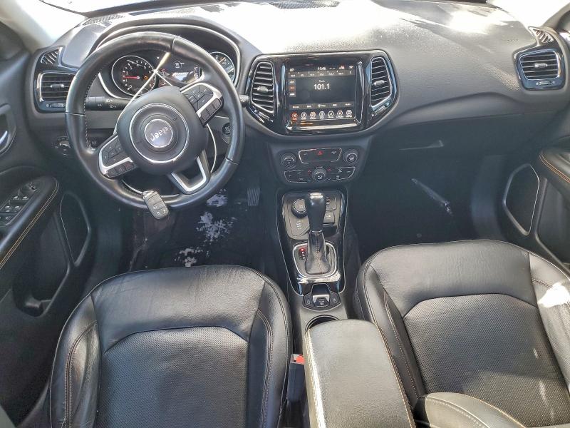 3C4NJDCB9JT212097 - 2018 JEEP COMPASS LIMITED ნაცრისფერი ფოტო 8