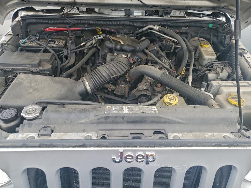 1J4BA3H1XBL557501 - 2011 JEEP WRANGLER U SPORT Silber Foto 11