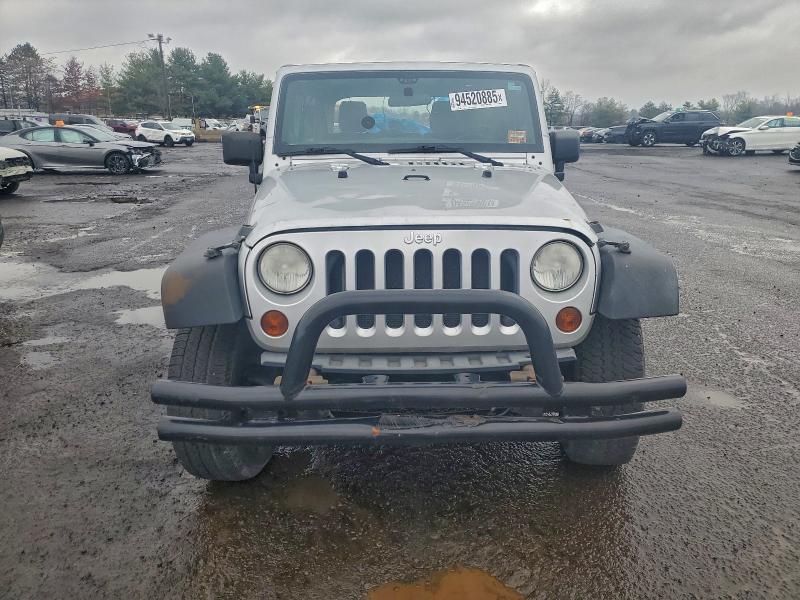 1J4BA3H1XBL557501 - 2011 JEEP WRANGLER U SPORT Silber Foto 5
