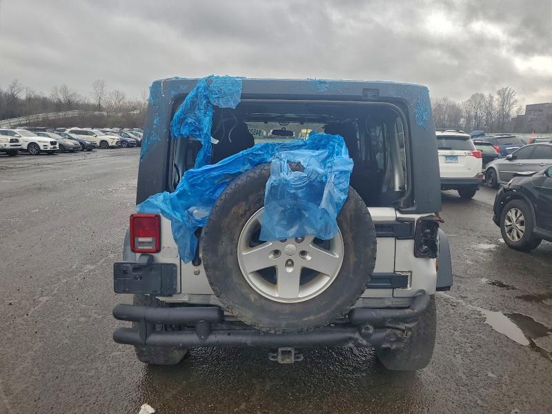 1J4BA3H1XBL557501 - 2011 JEEP WRANGLER U SPORT Silber Foto 6