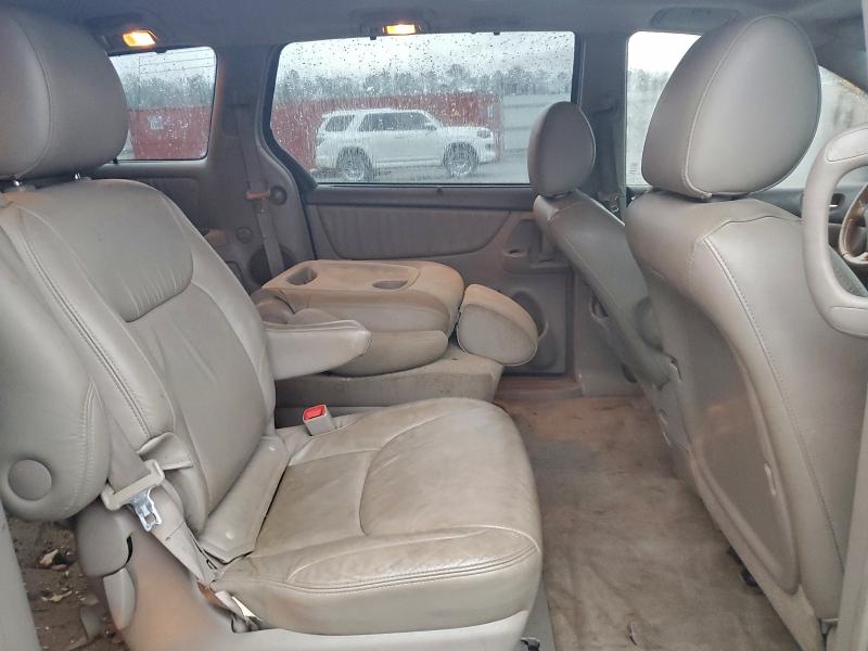 5TDYK4CC3AS328151 - 2010 TOYOTA SIENNA XLE GOLD photo 11