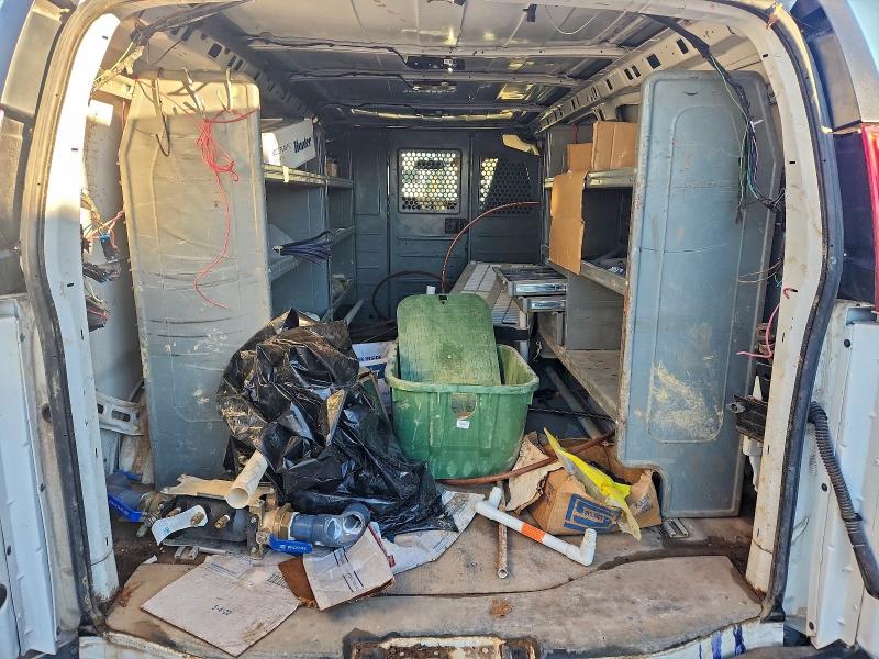 1GCWGAFG9H1165311 - 2017 CHEVROLET EXPRESS G2 WHITE photo 10