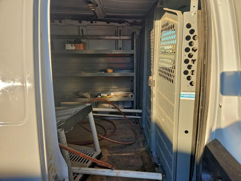 1GCWGAFG9H1165311 - 2017 CHEVROLET EXPRESS G2 WHITE photo 11