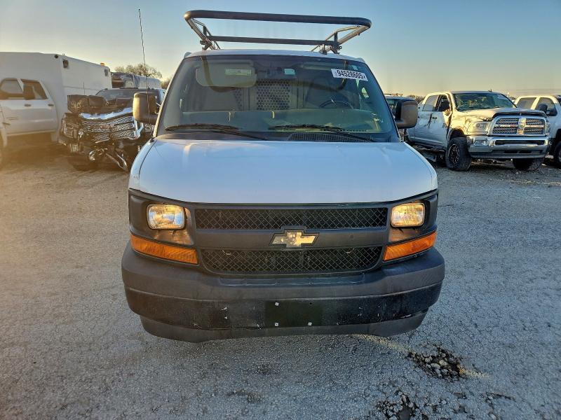 1GCWGAFG9H1165311 - 2017 CHEVROLET EXPRESS G2 WHITE photo 5