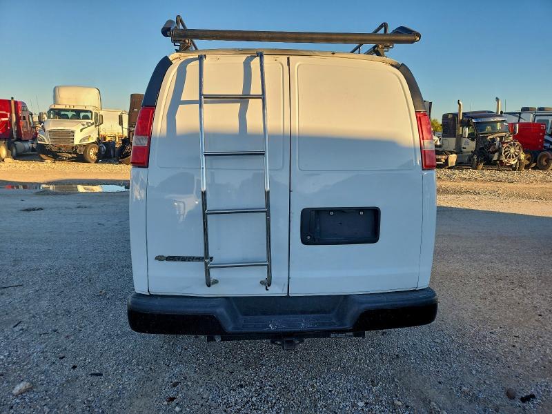 1GCWGAFG9H1165311 - 2017 CHEVROLET EXPRESS G2 WHITE photo 6