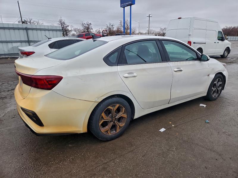 3KPF24AD6KE076541 - 2019 KIA FORTE FE Ақ фото 3