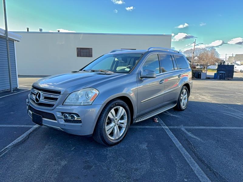 4JGBF7BE1BA743624 - 2011 MERCEDES-BENZ GL 450 4MATIC GRAY photo 2