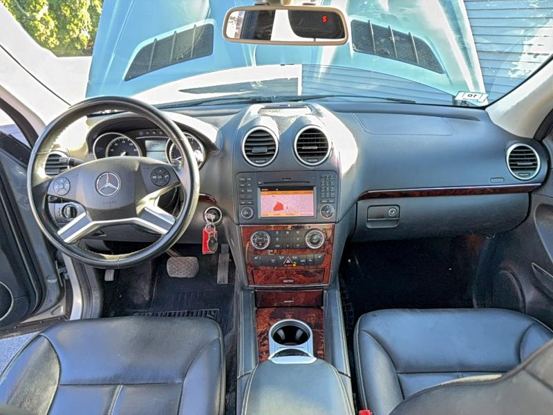 4JGBF7BE1BA743624 - 2011 MERCEDES-BENZ GL 450 4MATIC GRAY photo 9