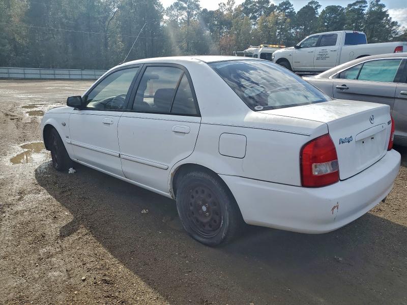 JM1BJ225521602092 - 2002 MAZDA PROTEGE DX WHITE photo 2