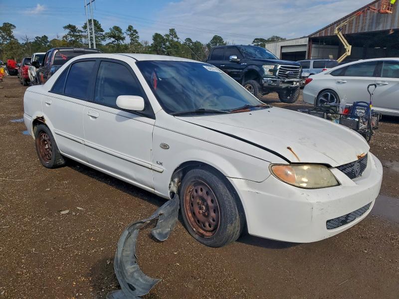 JM1BJ225521602092 - 2002 MAZDA PROTEGE DX WHITE photo 4