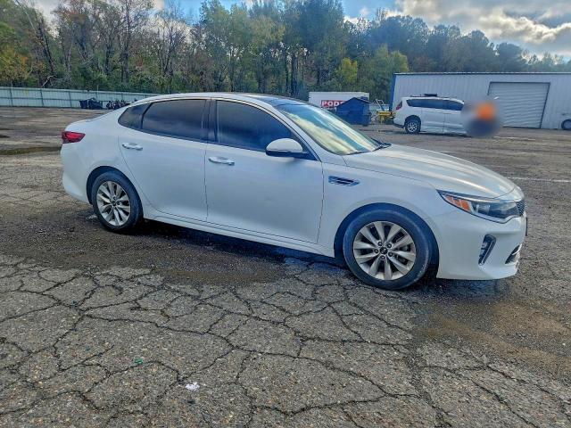 5XXGT4L39JG227383 - 2018 KIA OPTIMA LX თეთრი ფოტო 4
