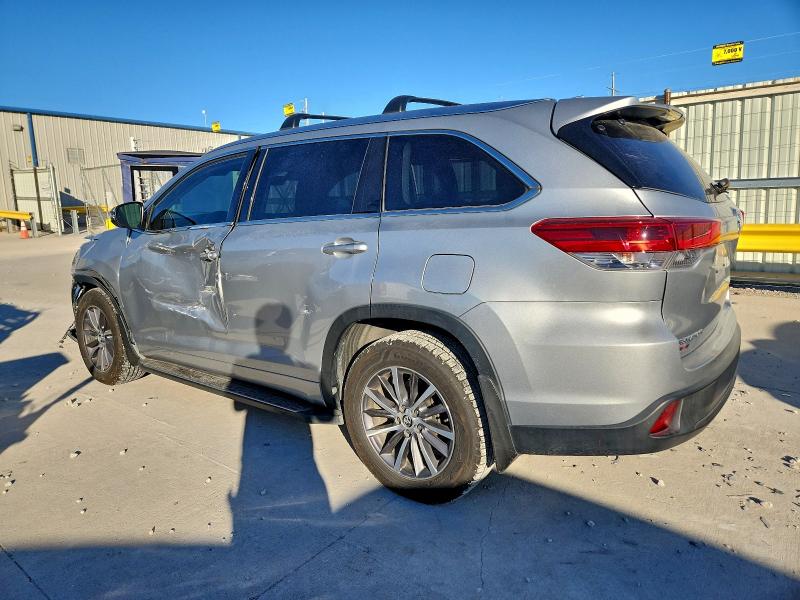 5TDJZRFHXJS850700 - 2018 TOYOTA HIGHLANDER SE Gümüş foto 2