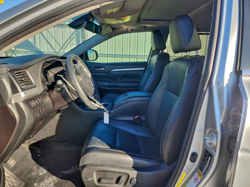 5TDJZRFHXJS850700 - 2018 TOYOTA HIGHLANDER SE Gümüş foto 7