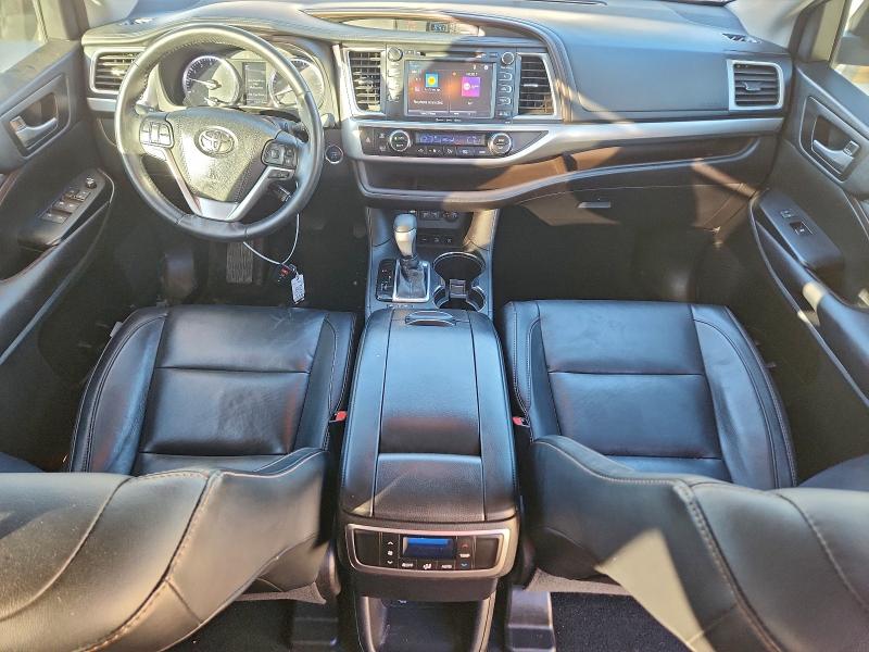5TDJZRFHXJS850700 - 2018 TOYOTA HIGHLANDER SE Gümüş foto 8