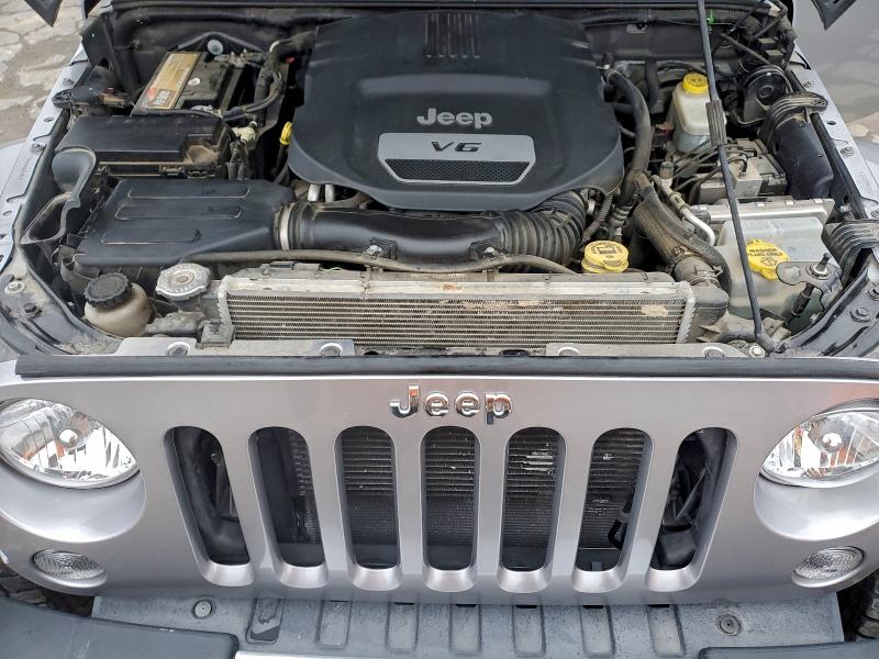 1C4BJWEGXEL219715 - 2014 JEEP WRANGLER U SAHARA Plata foto 11