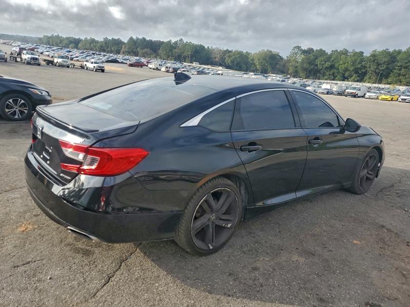 1HGCV1F32JA068898 - 2018 HONDA ACCORD SPORT შავი ფოტო 3