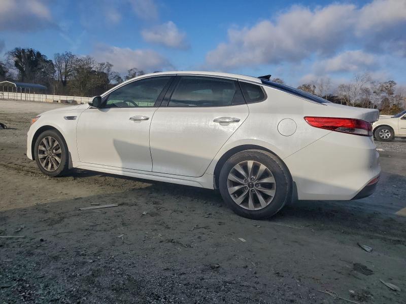 5XXGU4L38GG119438 - 2016 KIA OPTIMA EX WHITE photo 2
